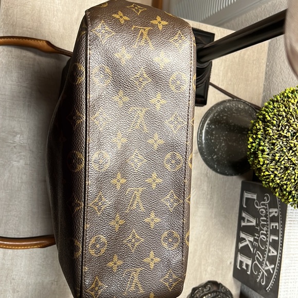 Louis Vuitton GM Loop Bag ~Authentic~ - Picture 11 of 16